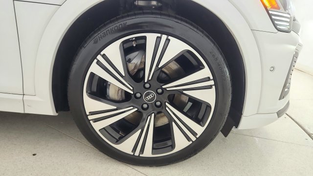 Used 2024 Audi Q8 e-tron Prestige AWD/4WD image 77