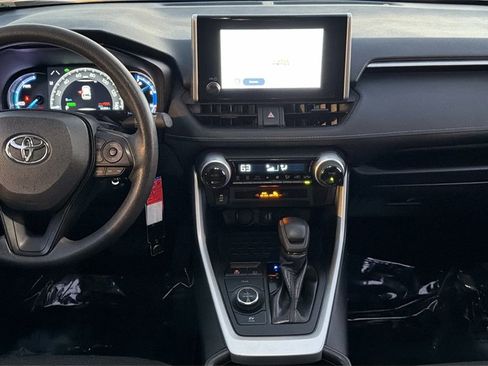 Certified 2025 Toyota RAV4 LE image 31