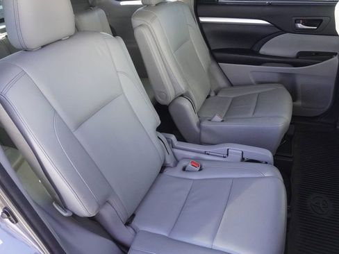 Used 2018 Toyota Highlander XLE image 27