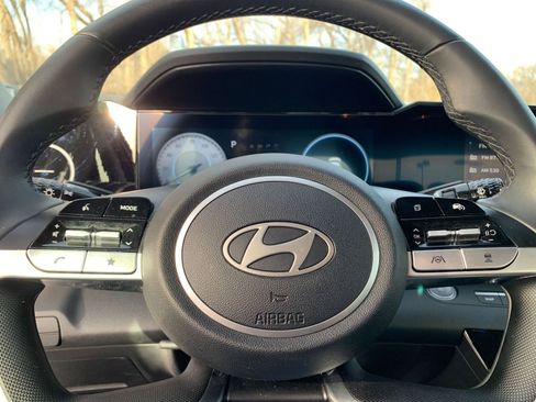 Used 2025 Hyundai Elantra Limited image 29