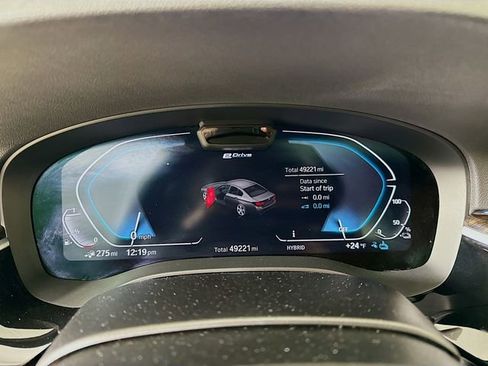 Used 2023 BMW 530e xDrive 530e iPerformance w/ Premium Package image 12