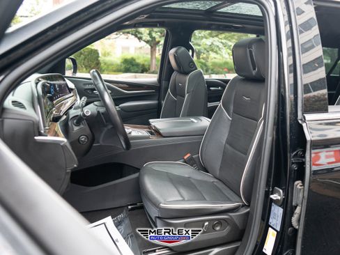 Used 2022 Cadillac Escalade ESV Premium Luxury image 16