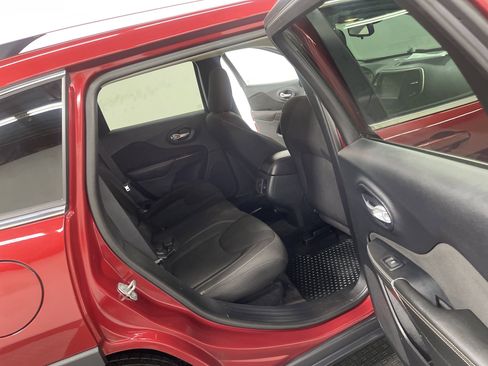 Used 2016 Jeep Cherokee Latitude w/ Cold Weather Group FWD image 18