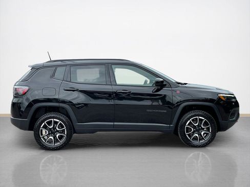Used 2024 Jeep Compass Trailhawk w/ Trailhawk Elite Group AWD/4WD image 9
