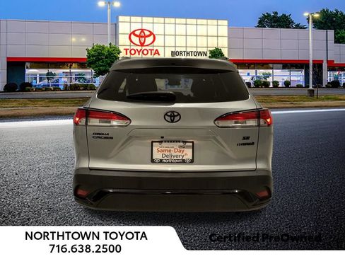 Used 2024 Toyota Corolla Cross AWD Hybrid w/ Moonroof Package image 39