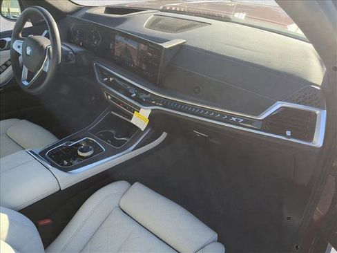 Used 2025 BMW X7 xDrive40i image 25