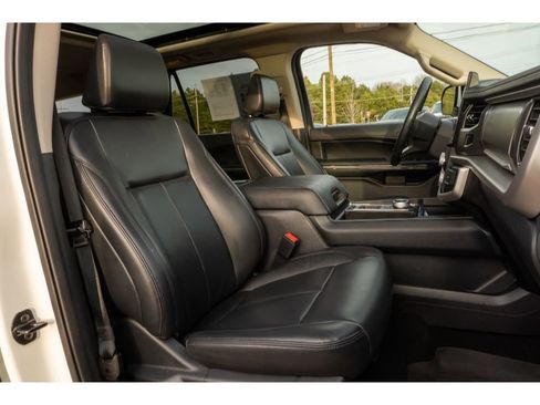 Used 2024 Ford Expedition Max XLT image 18