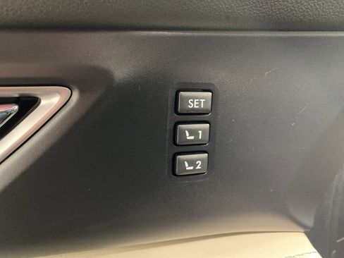 Used 2021 Subaru Ascent Limited w/ Technology Package image 19