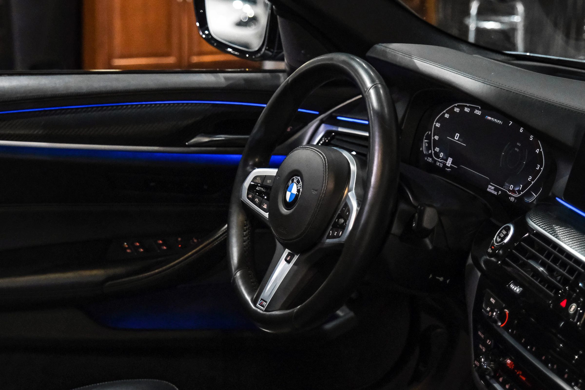 Used 2020 BMW M550i xDrive w/ Executive Package AWD/4WD image 17