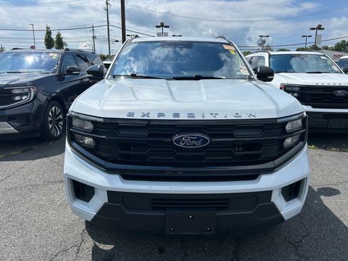 Certified 2025 Ford Expedition Active AWD/4WD image 2