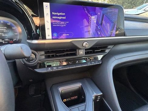 Used 2023 Toyota Crown XLE image 18