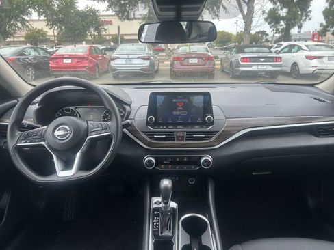 Used 2024 Nissan Altima 2.5 SV image 31