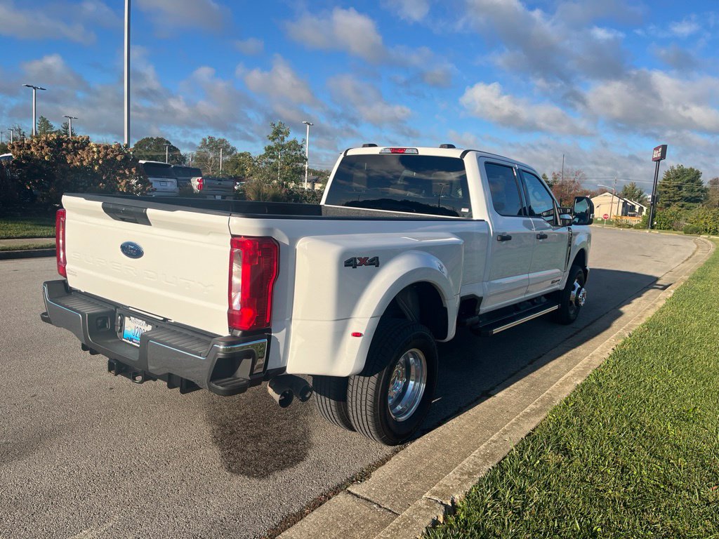 Used 2024 Ford F350 XLT AWD/4WD image 3