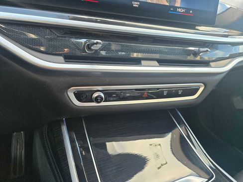 Used 2023 BMW X7 xDrive40i w/ M Sport Package image 31