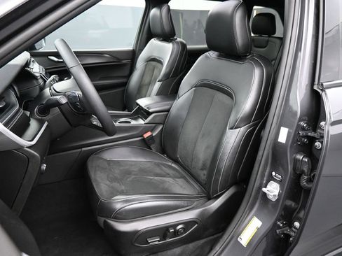 Used 2024 Jeep Grand Cherokee Altitude AWD/4WD image 17