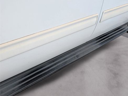 Used 2011 GMC Yukon XL SLT w/ SLT-2 Equipment Package image 21