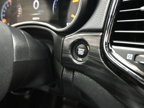 Used 2020 Jeep Grand Cherokee Altitude image 22