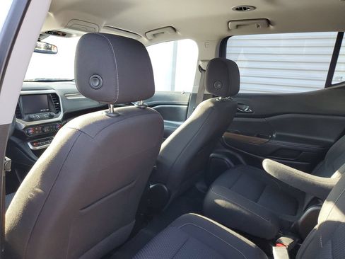 Used 2023 GMC Acadia SLE AWD/4WD image 10