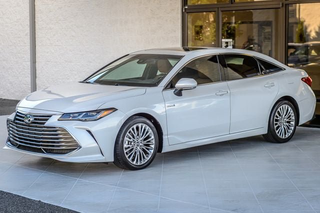 Used 2019 Toyota Avalon Limited FWD image 6