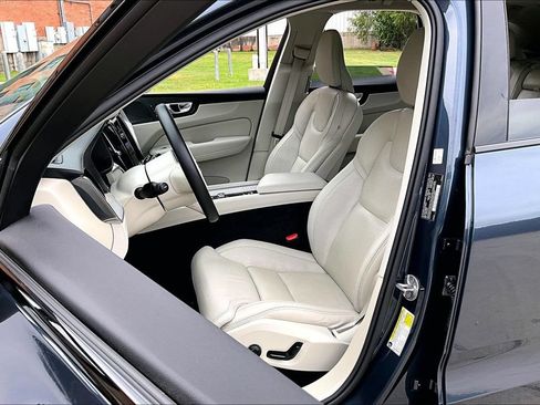 Used 2025 Volvo XC60 B5 Ultra w/ Protection Package Premier AWD/4WD image 33