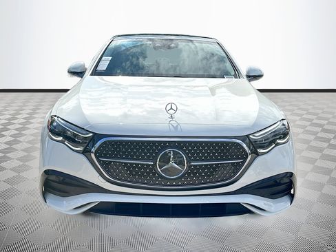 Used 2024 Mercedes-Benz E 350 4MATIC Sedan image 2