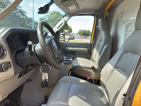 Used 2022 Ford E-350 and Econoline 350 Super Duty RWD image 18