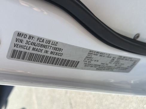 New 2026 Jeep Compass Latitude image 32