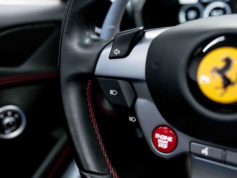 Used 2019 Ferrari Portofino RWD image 55