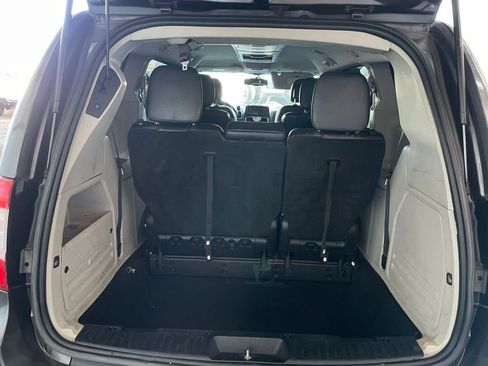 Used 2015 Chrysler Town & Country Touring image 25