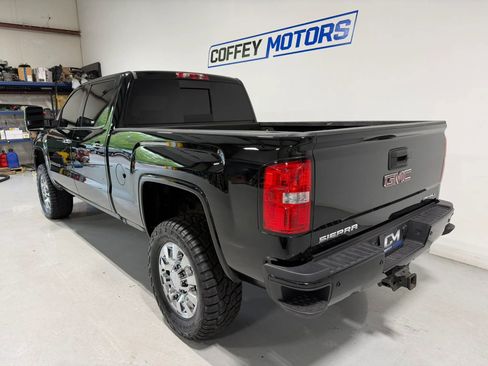 Used 2018 GMC Sierra 2500 Denali w/ Duramax Plus Package AWD/4WD image 4