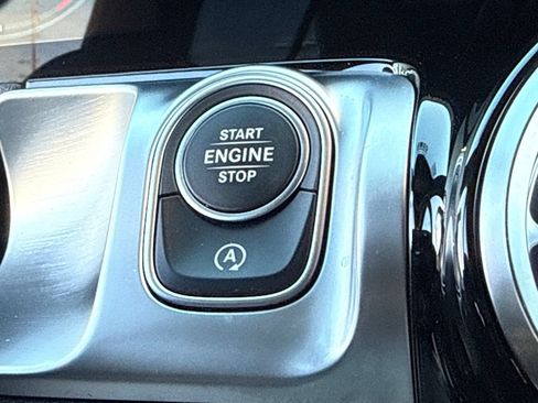 Used 2022 Mercedes-Benz GLB 250 image 32