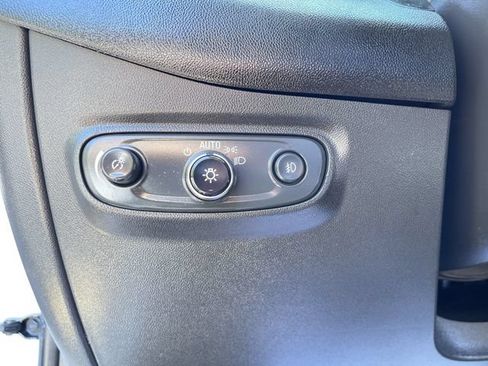 Used 2020 Chevrolet Equinox LT w/ Sport Edition FWD image 17