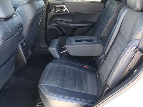 Used 2024 Mitsubishi Outlander SE image 20