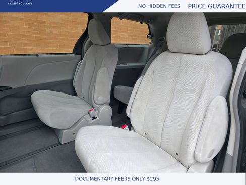 Used 2011 Toyota Sienna LE w/ Towing Pkg image 13