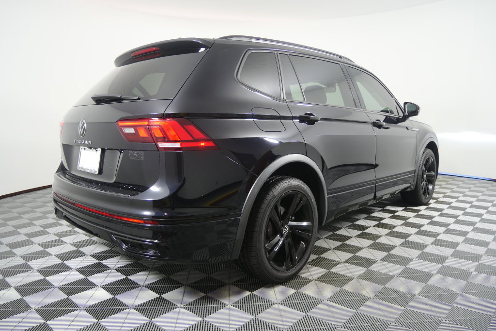 Used 2023 Volkswagen Tiguan SE R-Line FWD image 4
