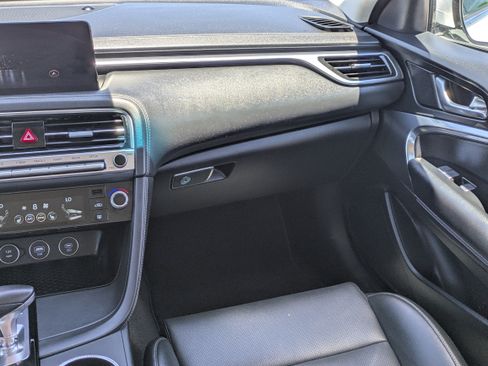 Used 2025 Genesis G70 2.5T RWD image 17