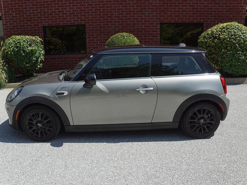 Used 2019 MINI Cooper 2-Door Hardtop w/ Premium Package FWD image 3