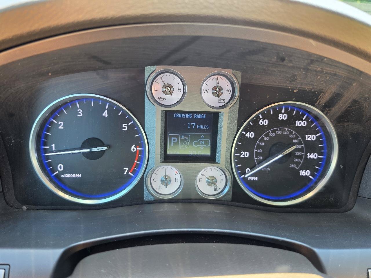 Used 2009 Lexus LX 570 4WD w/ Preferred Accessory Pkg image 13
