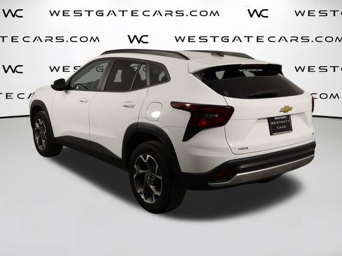 Used 2025 Chevrolet Trax LT FWD image 43