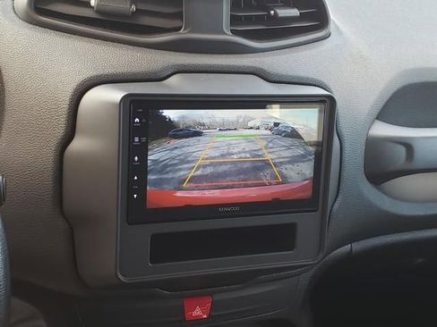 Used 2016 Jeep Renegade Trailhawk image 18