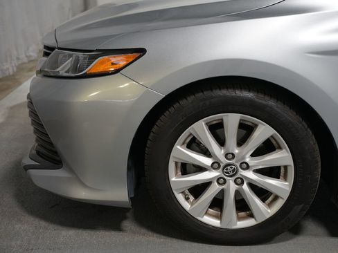 Used 2019 Toyota Camry LE w/ Convenience Package image 5