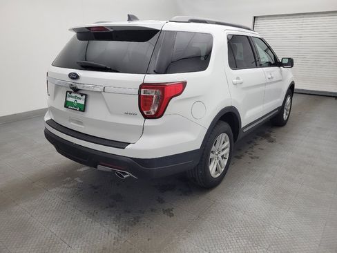 Used 2018 Ford Explorer XLT image 9
