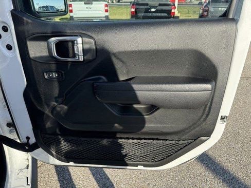 Certified 2024 Jeep Wrangler Unlimited Rubicon image 35