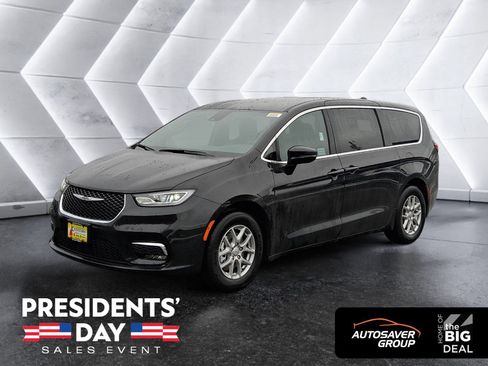 New 2026 Chrysler Pacifica Select image 1