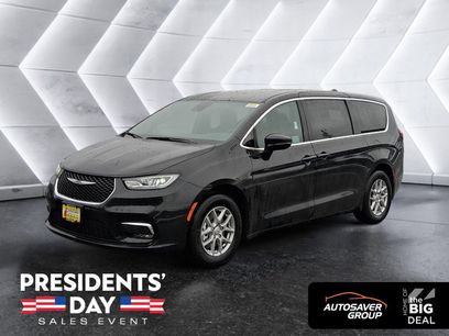 New 2026 Chrysler Pacifica Select