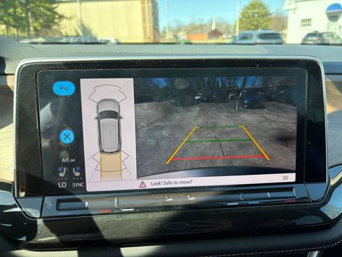 Used 2025 Volkswagen Atlas SE image 23