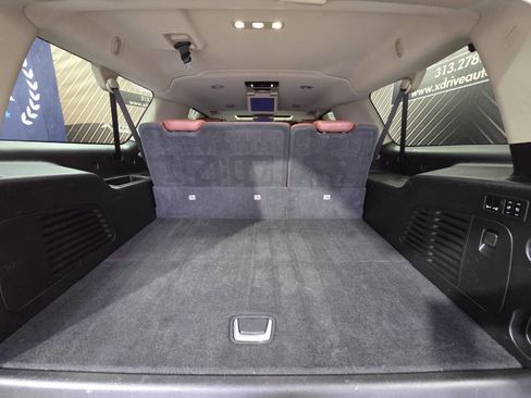 Used 2018 Cadillac Escalade ESV Luxury image 38