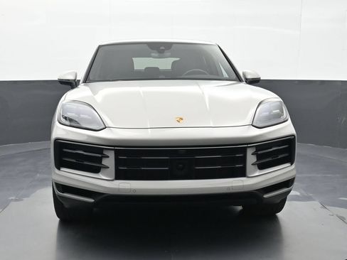Certified 2025 Porsche Cayenne S AWD/4WD image 26