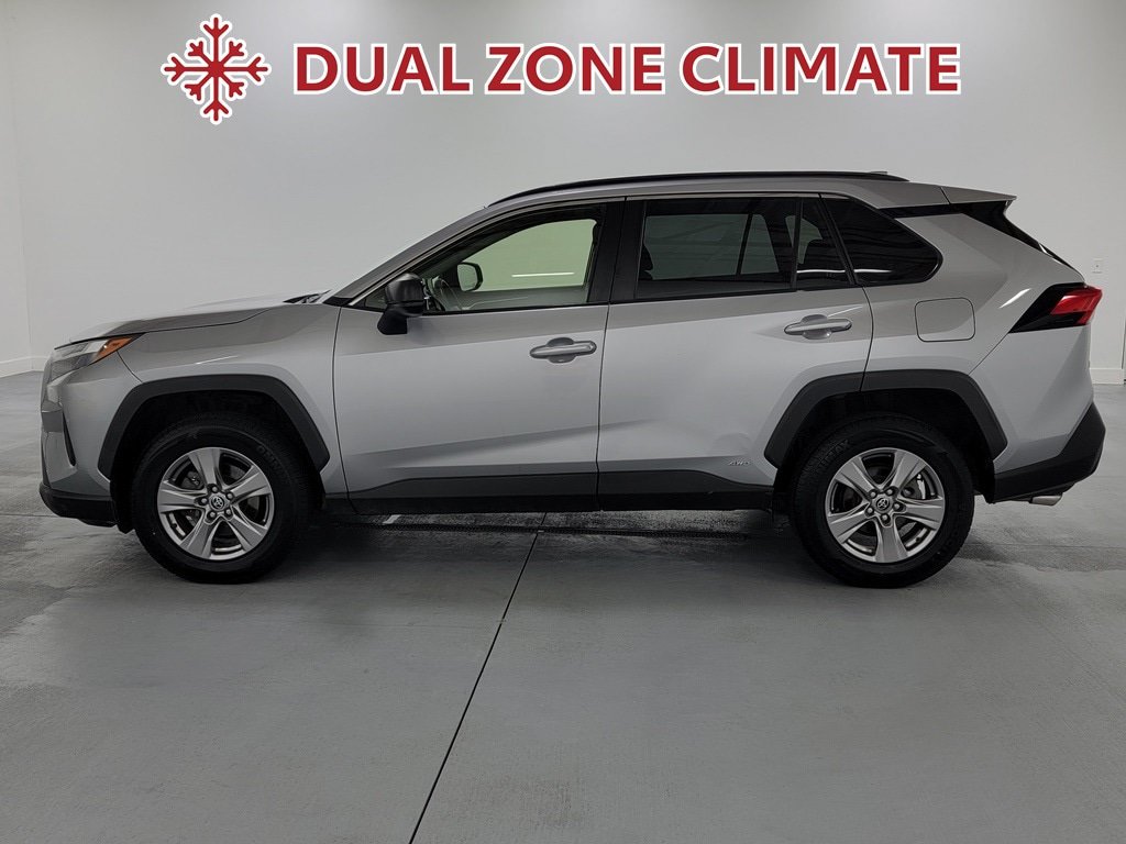 Used 2023 Toyota RAV4 LE AWD/4WD image 5