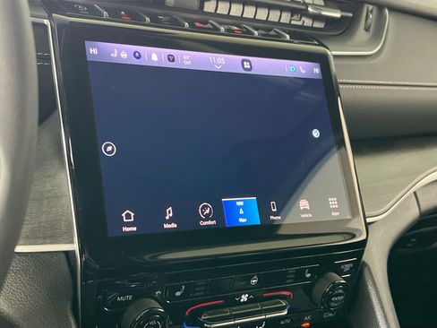 Used 2023 Jeep Grand Cherokee Limited w/ Black Appearance Package image 13